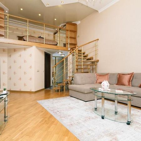 Stylish Two-Level Flat 2 Min From Khreschatyk Kijów Zewnętrze zdjęcie
